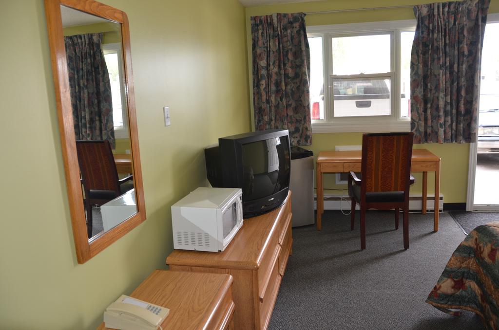 Coachman Inn Regina Room photo